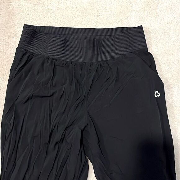 TITIKA Black Women’s ACTIVE Windbreaker Capri Cuffed Baggy Joggers. Size 2 or 4 - Picture 2 of 5